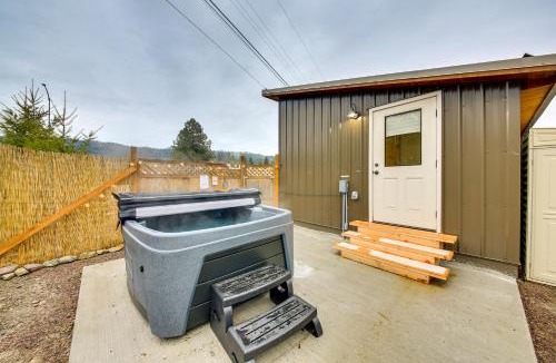 Troy House | 1 Mi to Waterfront Trails, Troy Home w/Hot Tub!