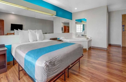 Idaho Falls Apartment | 1 Queen Bed | ADA/RI Shower/Non-Smoking