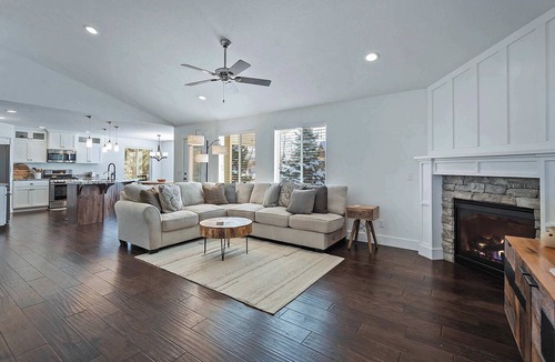 Francis House | 10 Minutes to the Unitas! Full-Home Francis Rental
