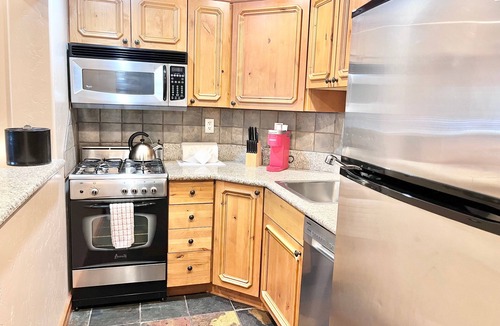 Zermatt Villa | 1089 Cozy Zermatt Swiss King Villa + Kitchen Near Park City & Deer Valley Ski Resorts