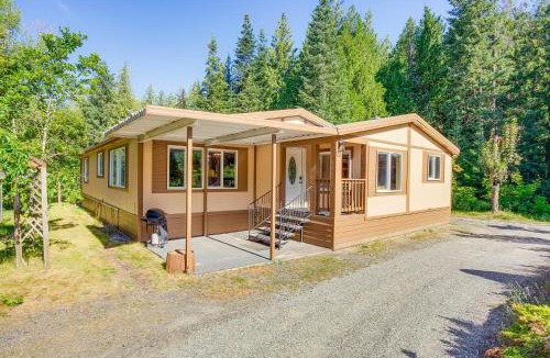Mead House | 11 Acres of Adventure! Woodsy Mead Stay w/Trails