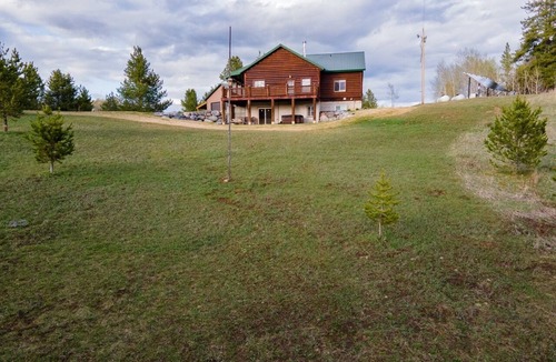 Ashton Cabin | 11 Acres on National Forest - Hot Tub - 5 Cabin Retreat Near Yellowstone