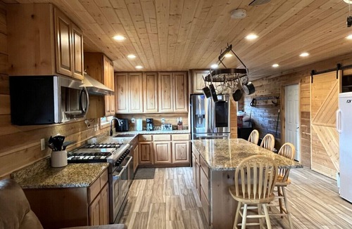 Island Park House | 12 miles from Yellowstone with incredible views - Grizzly Lodge