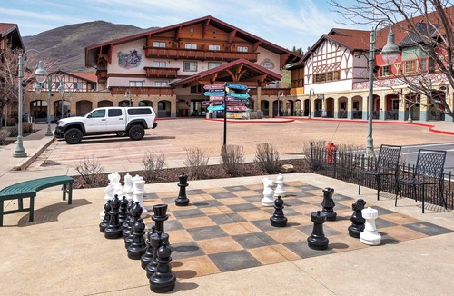 Zermatt Condo | 123 | 2Q Suite in Midway Near Park City + Pool