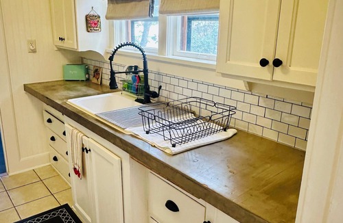 Glasgow House | 1bd 1ba PET FRIENDLY house - add more bedrooms to sleep up to 6 - just ask!