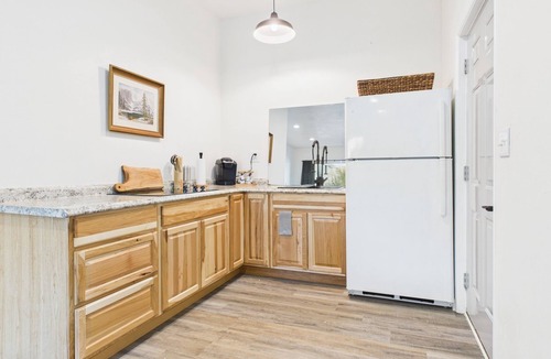 White Bird Apartment | 1bd ADU apartment with a/c and kitchen sleeps 4 Salmon River Hells Canyon