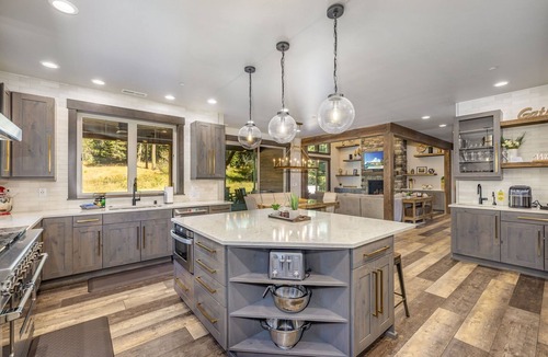 Cle Elum House | 1PM In/Out-5 Star Luxury Made for Friends, Family & Suncadia Golf