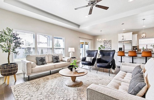 Meridian House | 2 Adjacent Modern Homes - Sleep 16-20 - Near Shops, Dining, Parks, Entertainment