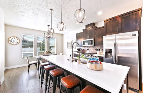 Meridian House | 2 Adjacent Modern Homes - Sleep 16-20 - Near Shops, Dining, Parks, Entertainment