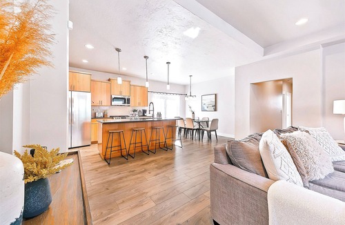 Meridian House | 2 Adjacent Modern Homes - Sleep 12–16 - Near Shops, Dining, Parks, Entertainment