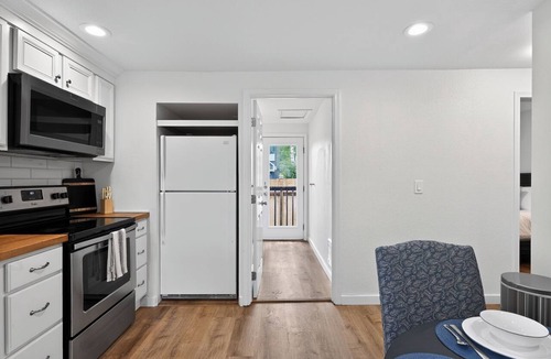 South Tacoma House | 2 Bed Cottage, Close to Tacoma Mall, Freeways