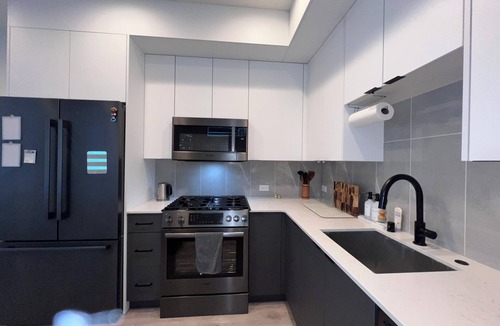 West Woodland House | 2-bedroom townhome in enchanting Seattle with cool AC