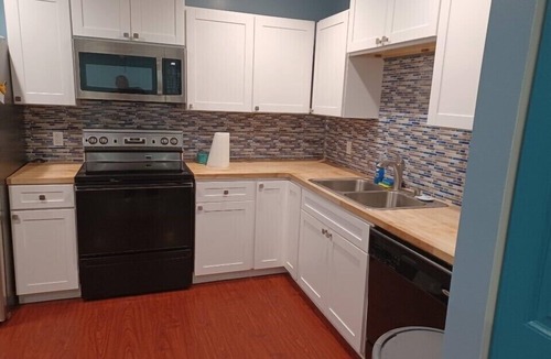 West Valley City House | 2 Bedroom, Zipline for kids Center of all the mountains, Dogs Welcome