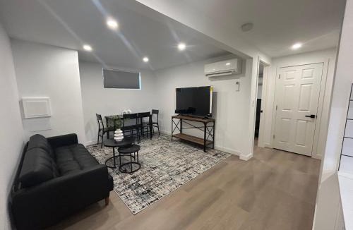 North Beacon Hill Apartment | 2 bedrooms & Studio near Downtown, Airport, stadiums, light rail, train