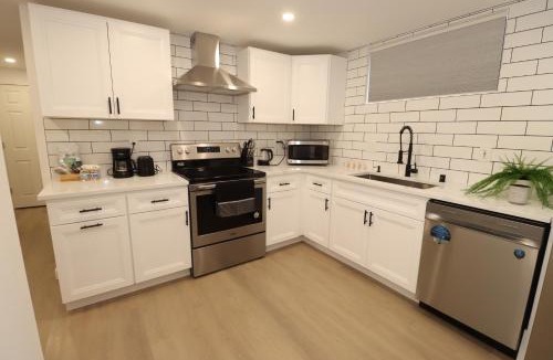 North Beacon Hill Apartment | 2 bedrooms & Studio near Downtown, Airport, stadiums, light rail, train