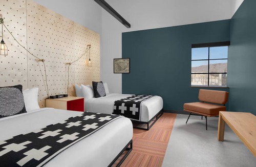 People's Freeway Hotel | 2 Boulder Rooms at evo Hotel, Free Parking & Dogs are Welcome!