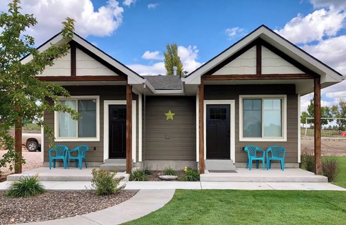 Bloomington Cottage | 2 BR Tiny Homes - Unique Outdoor Space