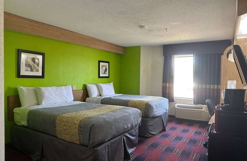 Parkway Village Apartment | 2 Full Bed | Smoking