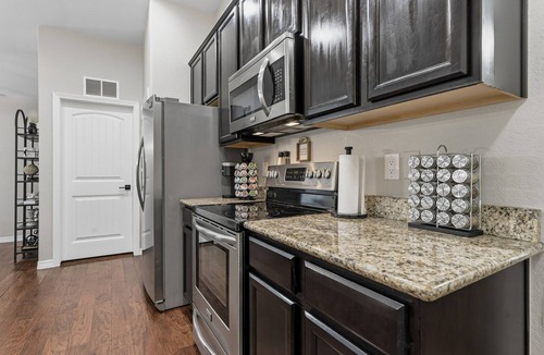 Loveland House | 2 Homes, 2 Hot Tubs, Endless Fun for Groups!