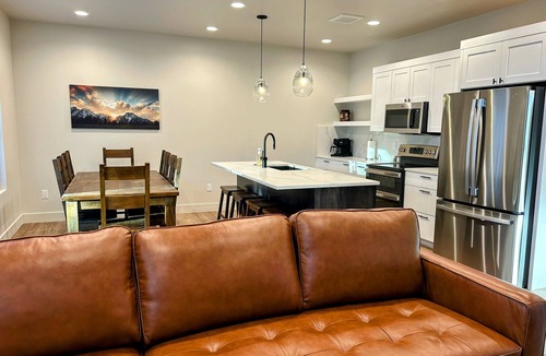Driggs House | 2 Modern Townhomes 6 BR 2 Hot Tubs Perfect for Large Groups Near Targhee