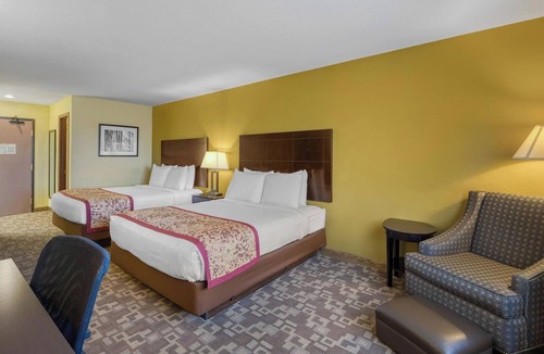 Blackfoot Hotel | 2 Queen Beds | Shared Hot Tub Access | 1.1 Miles to County Historical Museum
