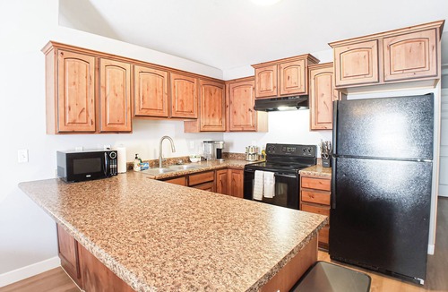 Ogden House | 25 Min to Skiing+Private Home+Hot Tub+Fenced Yard+Gazebo+BBQ+Views+2 Car Garage!