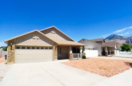 Ogden House | 25 Min to Skiing+Private Home+Hot Tub+Fenced Yard+Gazebo+BBQ+Views+2 Car Garage!