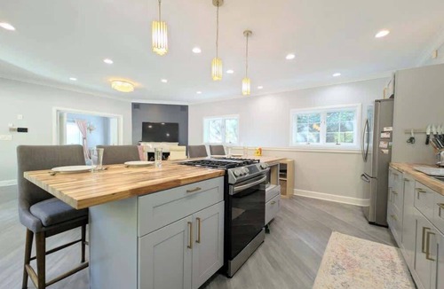 Woodland Estates Apartment | 2B2b loft in mountains, secluded patio, vintage,