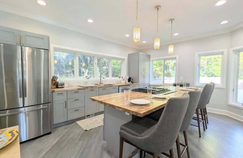 Woodland Estates Apartment | 2B2b loft in mountains, secluded patio, vintage,