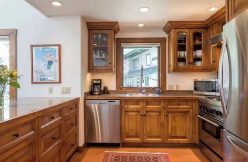 Warm Springs House | 3 Bedroom Cal King En Suite at the base of Warm Springs/Baldy Mountain