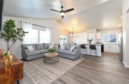 Meridian House | 3-bedroom vacation home 20 minutes from Boise State University
