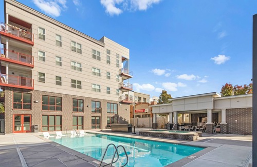 People's Freeway Apartment | 30 Min From All Ski Resorts! with Free Parking and Pool