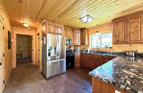 Last Chance House | 32 MI to YNP | Fire Pit | Sleeps 8