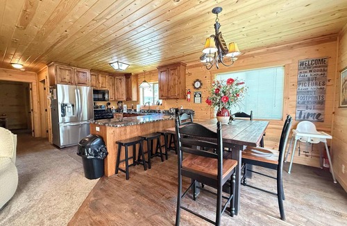 Last Chance House | 32 MI to YNP | Fire Pit | Sleeps 8