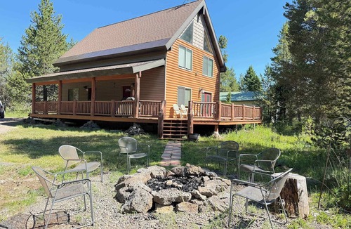 Last Chance House | 32 MI to YNP | Fire Pit | Sleeps 8