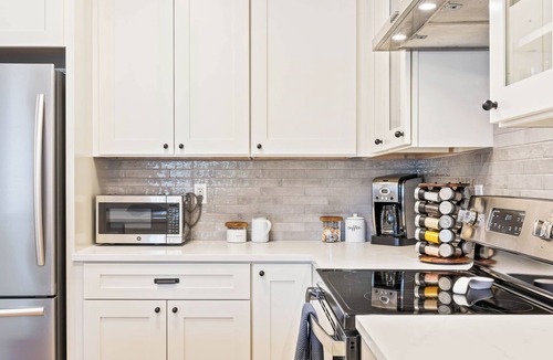 Downtown Leavenworth Condo | 3Bd Modern Leavenworth Condo - Next to Adventure Park and .9mi to Town Center!
