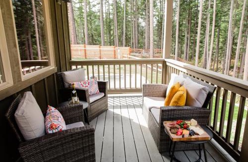 Ronald House | 3BR Forest Cabin, Hot Tub, Game Room, Big Backyard