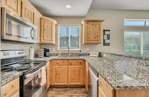 Layton House | 3BR with King Bed Near Hill AFB and Davis Conference Center
