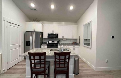 River Heights Condo | 3rd floor condo in Providence