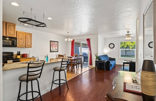 Meridian House | 4 Adjacent Homes | Great for Families | Sleeps 32!