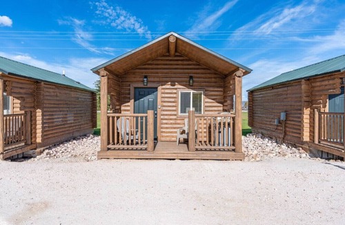 St. Charles Cabin | #4 Bear Lake Cabin w/AC, Fire Pit & BBQ!