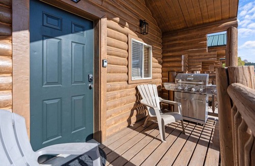 St. Charles Cabin | #4 Bear Lake Cabin w/AC, Fire Pit & BBQ!