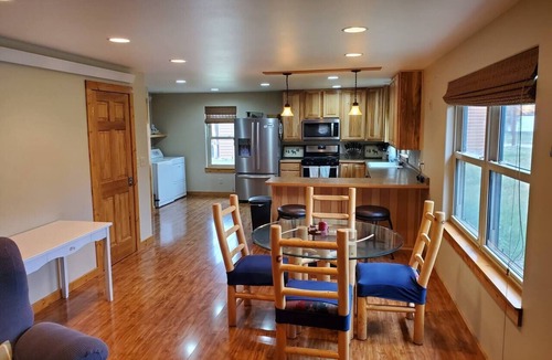 Foxpark Cabin | 4 Bedroom Cabin with Starlink Wifi-5 minute ride to main trails RZR/Snowmobile!