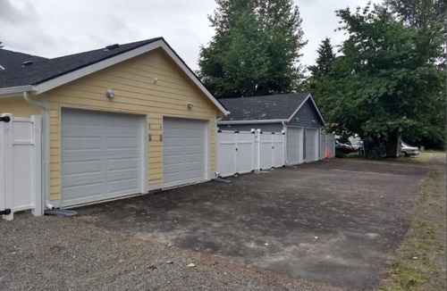 Renton House | ★ 4 Townhomes with Smart TV and Blackout Curtains