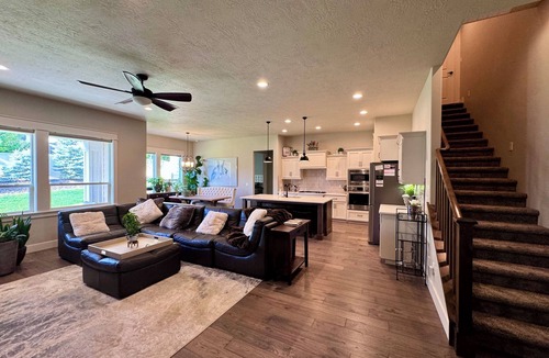Meridian House | 4BD 3BA Home in Quiet Community. Clean & Spacious. Pet-Friendly, Gated Yard.