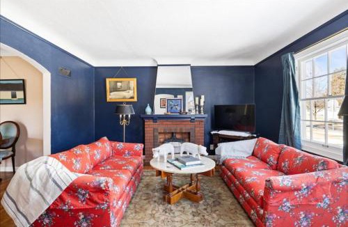 Billings House | 4BR Multi-Family near hospitals, college, airport