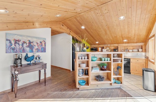 Belgrade House | 5 acres - Ponds - Trees - Views