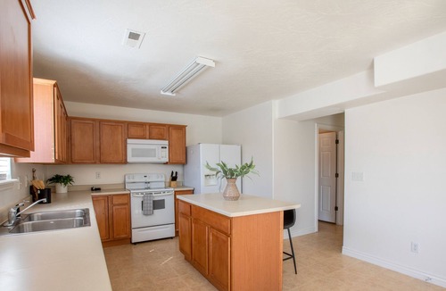 Lehi House | 5-Bd Home with Office, Yard, Utah Lake & Mtn Views