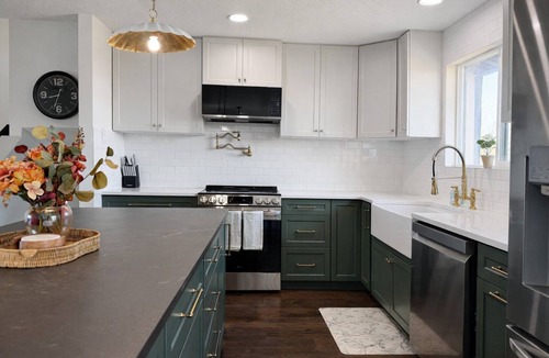Hooper House | 5 Bedroom 3 Bathrooms Retreat 2 Living Rooms Ski + Ogden