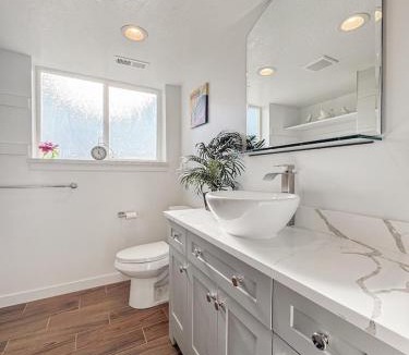 Downtown Salt Lake City House | 5 BR 3 Bath Home Centrally Located Near SLC Airport and DT